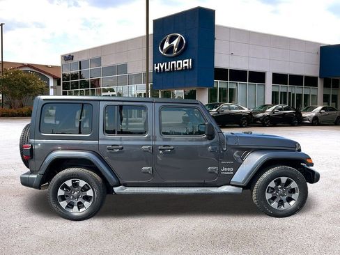 Used 2018 Jeep Wrangler Unlimited Sahara image 6