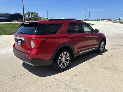 Used 2020 Ford Explorer XLT w/ Equipment Group 202A image 4