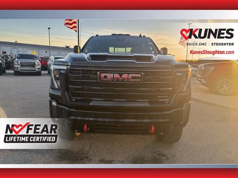 Used 2024 GMC Sierra 2500 AT4X image 5
