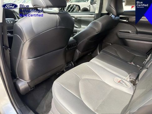 Used 2021 Toyota Highlander Limited FWD image 12