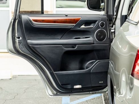 Used 2021 Lexus LX 570 4WD w/ Luxury Package image 19