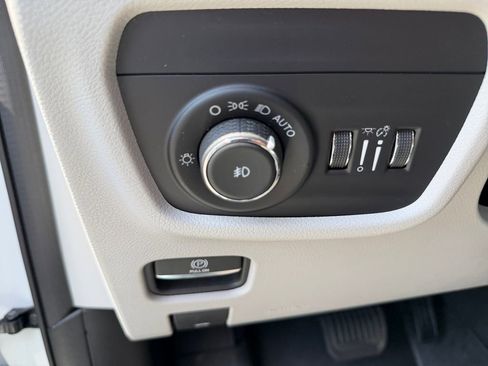 Used 2023 Jeep Grand Cherokee L Overland w/ Luxury Tech Group IV AWD/4WD image 29