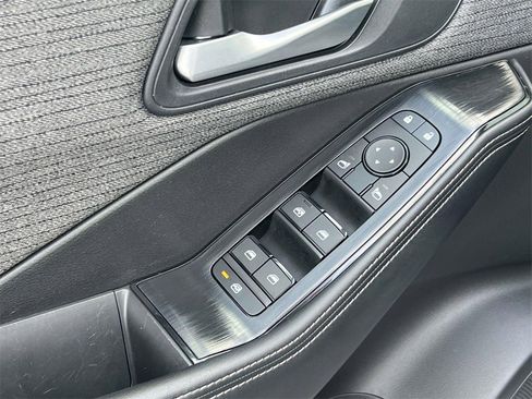 Certified 2023 Nissan Rogue SV image 30