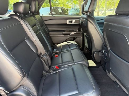 Used 2020 Ford Explorer XLT w/ Equipment Group 202A RWD image 8