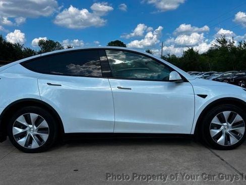 Used 2024 Tesla Model Y Long Range AWD/4WD image 5