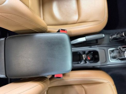 Used 2022 Jeep Wrangler Unlimited Rubicon 4xe w/ Cold Weather Group AWD/4WD image 30