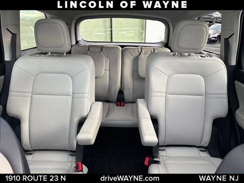 Used 2025 Lincoln Aviator AWD image 16
