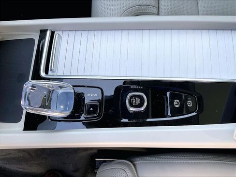 New 2026 Volvo XC60 T8 Ultra w/ Climate Package AWD/4WD image 10