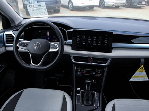 New 2026 Volkswagen Taos SE FWD image 24