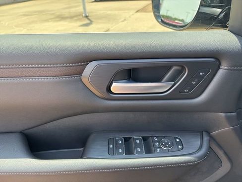 New 2025 Nissan Armada SL w/ Captain's Chari Seat Package image 11