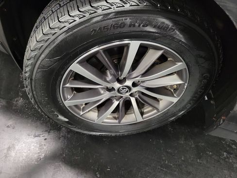 Used 2019 Toyota Highlander XLE AWD/4WD image 10