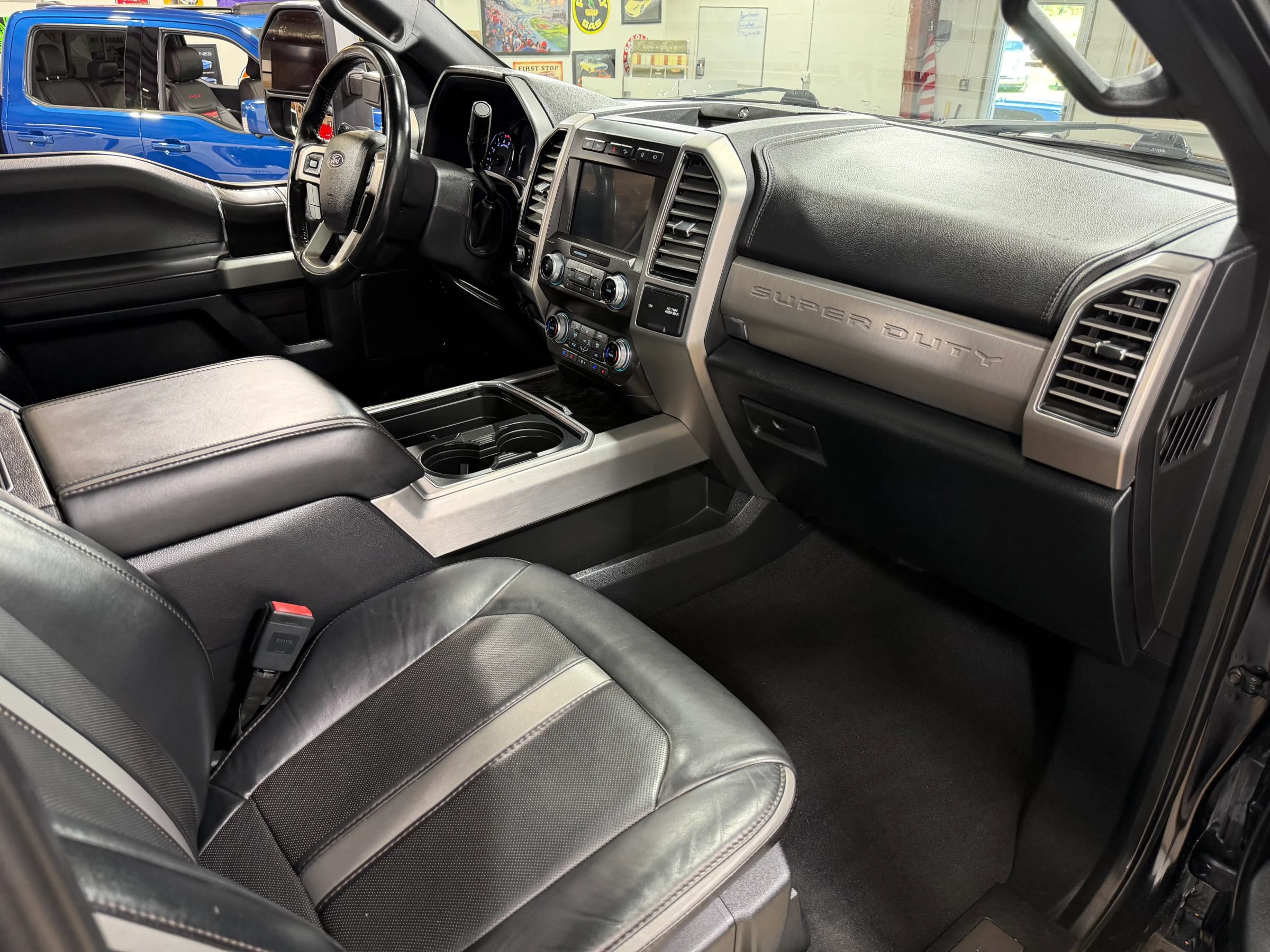 Used 2019 Ford F250 Platinum w/ Platinum Ultimate Package AWD/4WD image 22