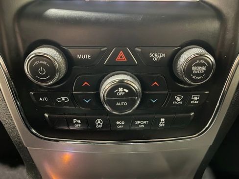 Used 2018 Jeep Grand Cherokee Laredo AWD/4WD image 28