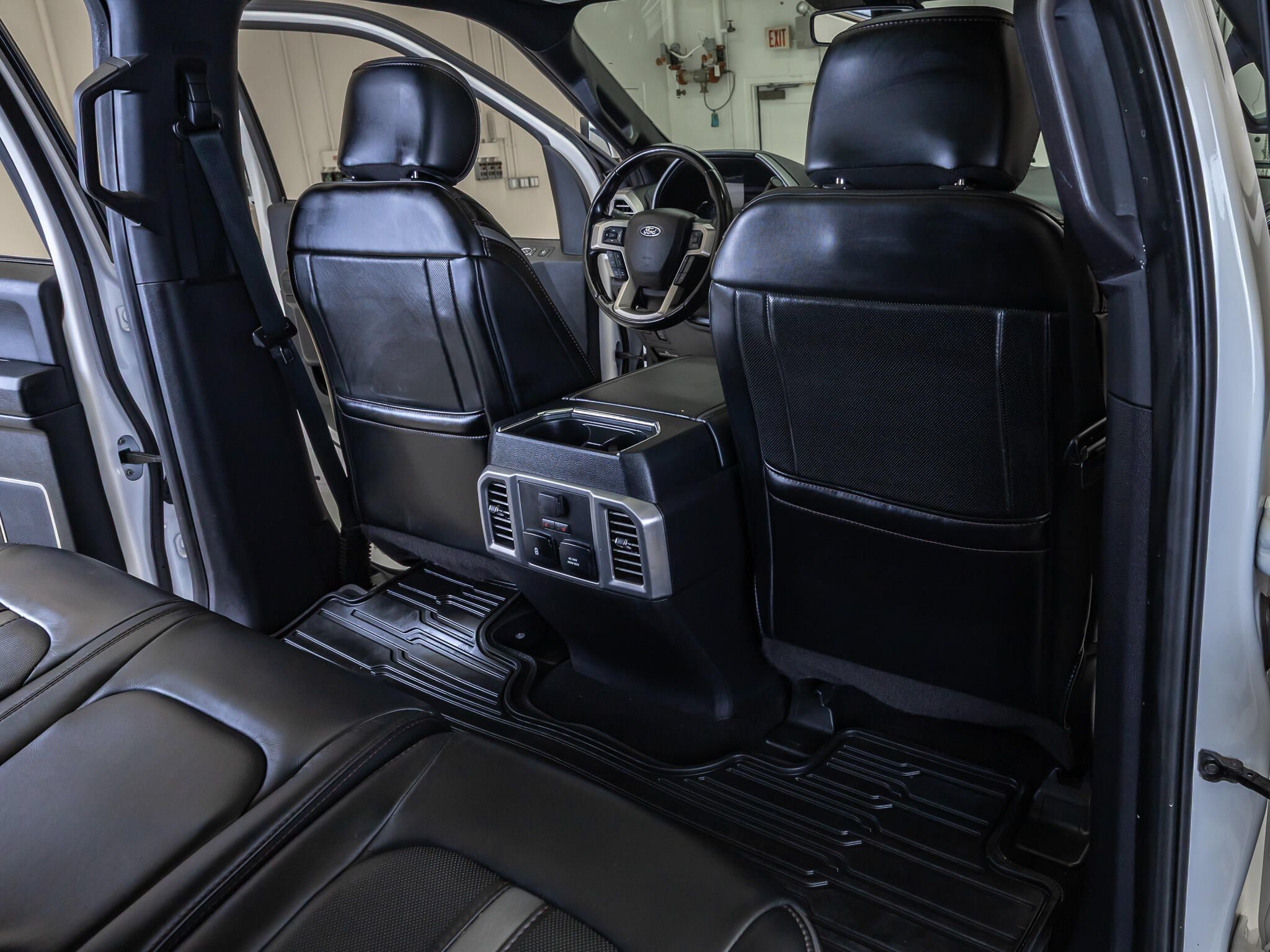 Used 2019 Ford F250 Platinum w/ Platinum Ultimate Package AWD/4WD image 31