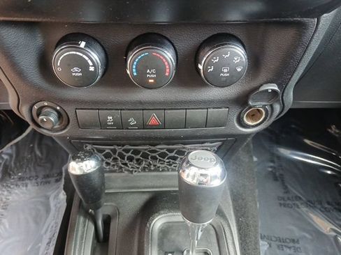Used 2017 Jeep Wrangler Unlimited Sport w/ Quick Order Package 24S AWD/4WD image 35