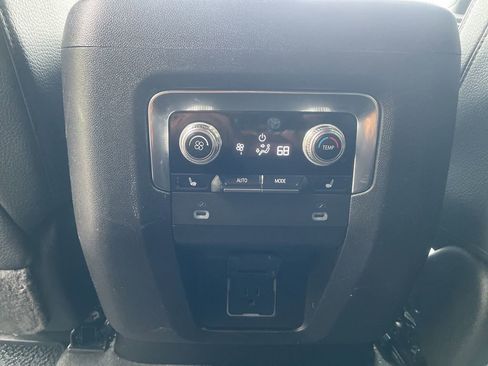 Used 2024 GMC Yukon XL Denali image 22