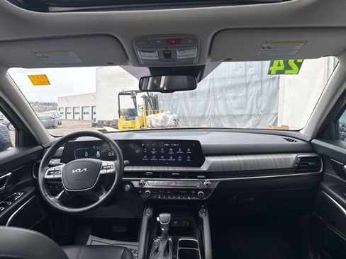 Used 2024 Kia Telluride EX w/ EX Captain's Chair Package image 27