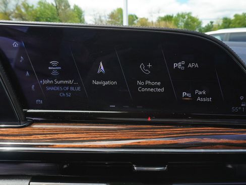 Used 2023 Cadillac Escalade Premium Luxury AWD/4WD image 30