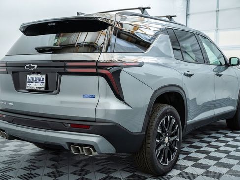 New 2026 Chevrolet Traverse LT w/ Sun and Wheel Package AWD/4WD image 7