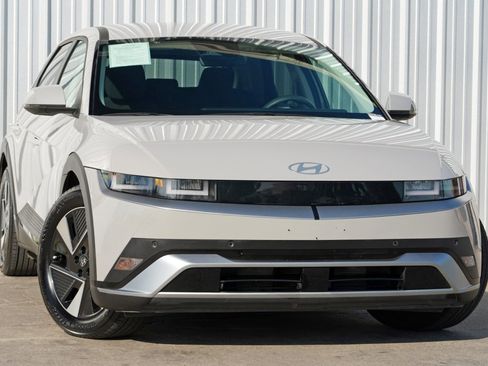 Used 2025 Hyundai Ioniq 5 SE image 2