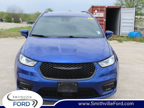 Used 2021 Chrysler Pacifica Touring-L w/ Uconnect Theater Family Group image 1