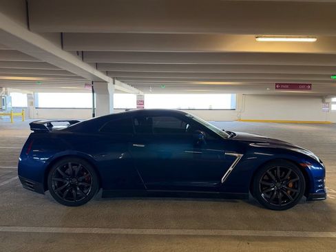 Used 2015 Nissan GT-R Premium AWD/4WD image 11