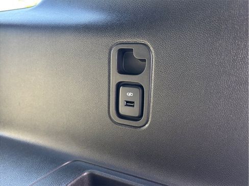 Used 2023 Chevrolet Traverse LS FWD image 38