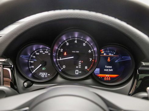 Certified 2023 Porsche Macan AWD/4WD image 28