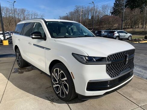 New 2026 Lincoln Navigator Reserve image 15