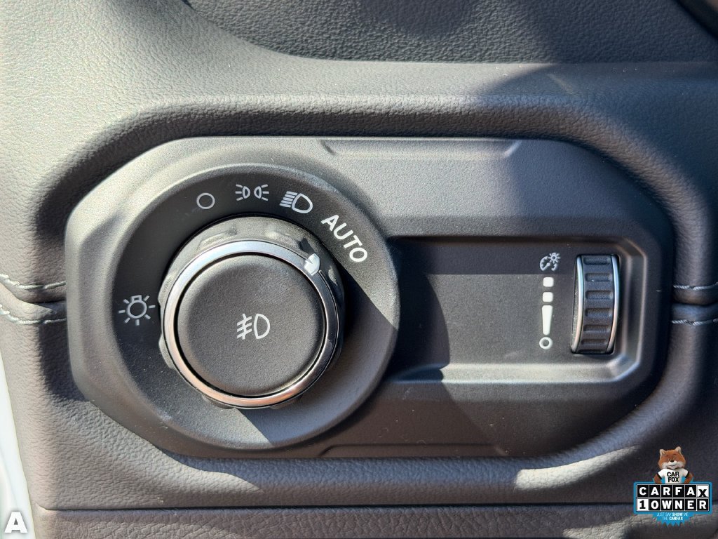 Used 2024 Jeep Wrangler Unlimited Sahara w/ Technology Group AWD/4WD image 18