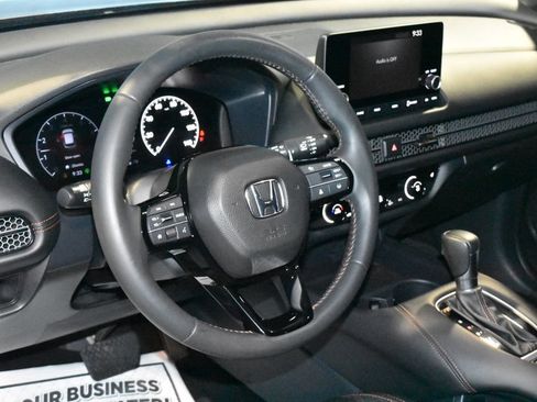 Used 2025 Honda HR-V Sport image 2