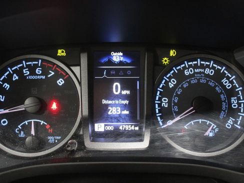 Used 2022 Toyota Tacoma TRD Off-Road w/ Technology Package image 22