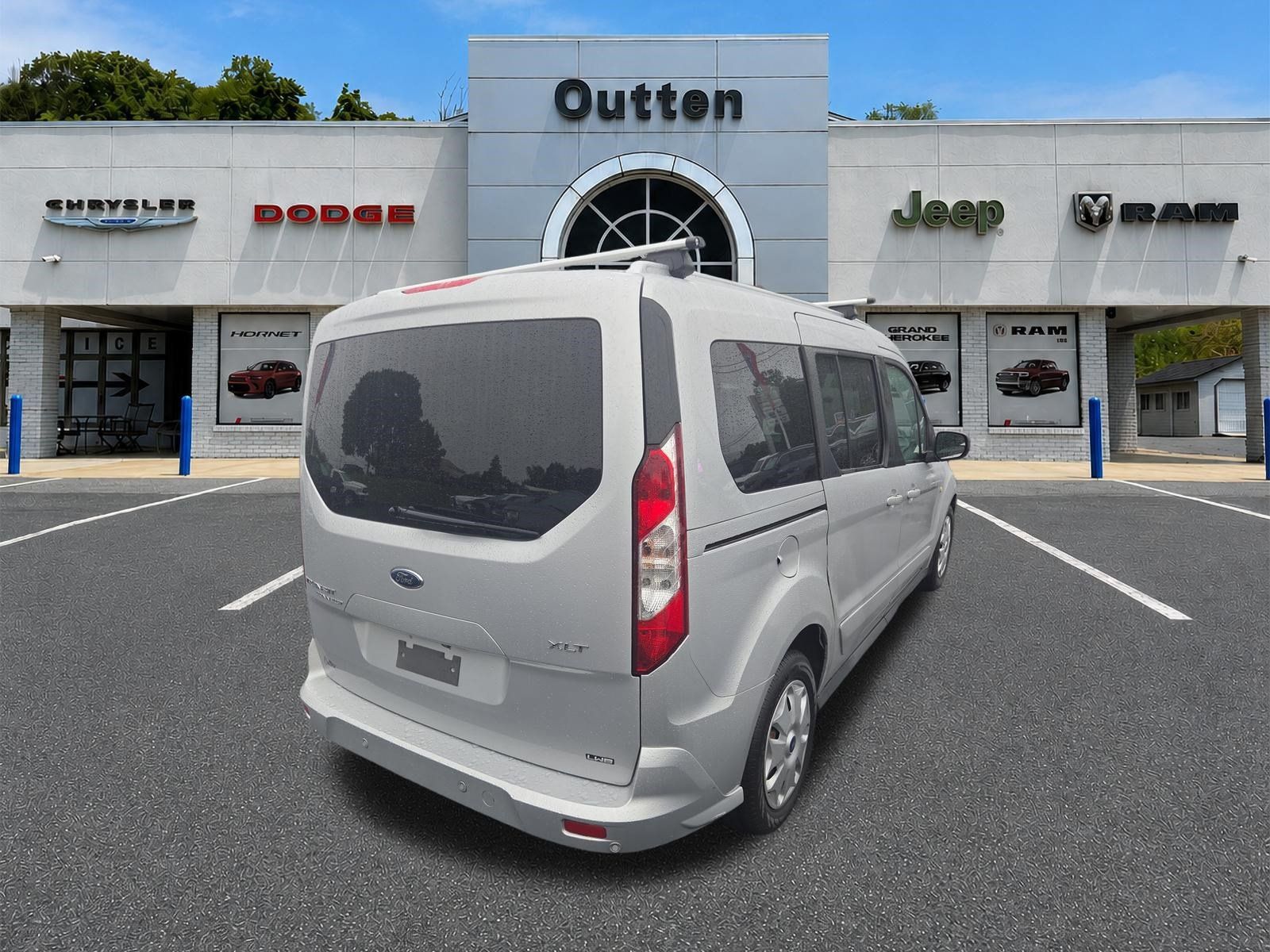 Used 2017 Ford Transit Connect XLT FWD image 4
