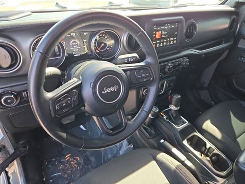 Used 2022 Jeep Wrangler Sport AWD/4WD image 10