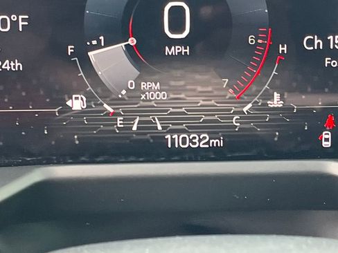 Used 2025 GMC Acadia Elevation image 20