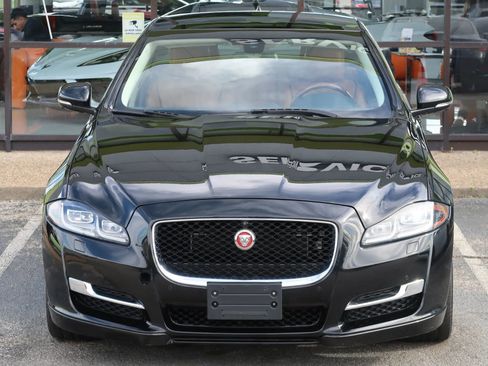 Used 2016 Jaguar XJ R-Sport image 2