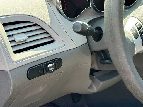 Used 2011 Chevrolet Malibu LS FWD image 10