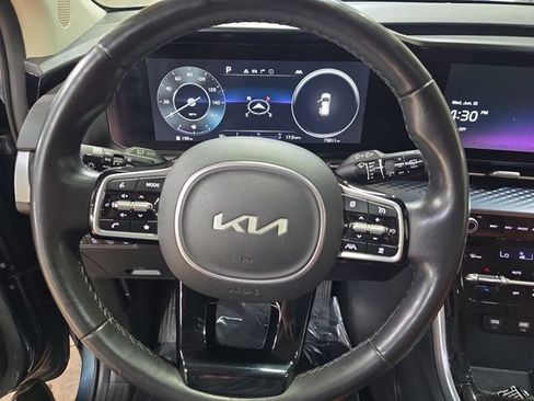 Used 2023 Kia Carnival SX Prestige FWD image 21