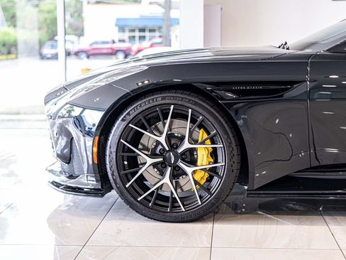 Used 2025 Aston Martin DB12 Convertible RWD image 8