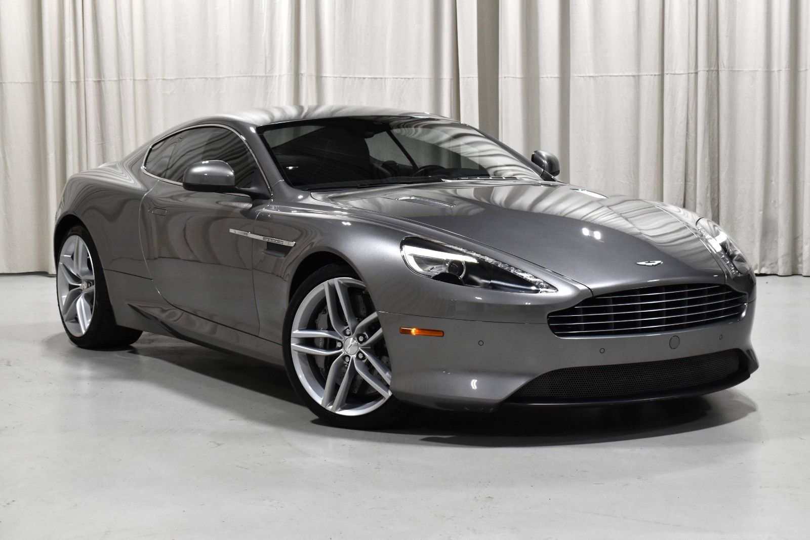 Used 2014 Aston Martin DB9 Coupe RWD image 3