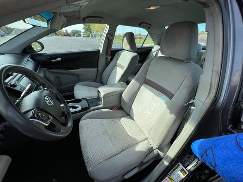 Used 2014 Toyota Camry LE image 22