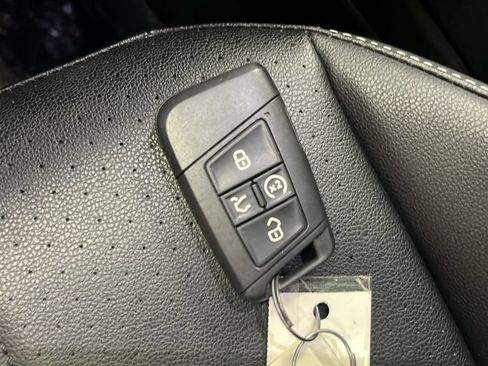 Used 2023 Volkswagen Tiguan SE w/ Panoramic Sunroof Package AWD/4WD image 36