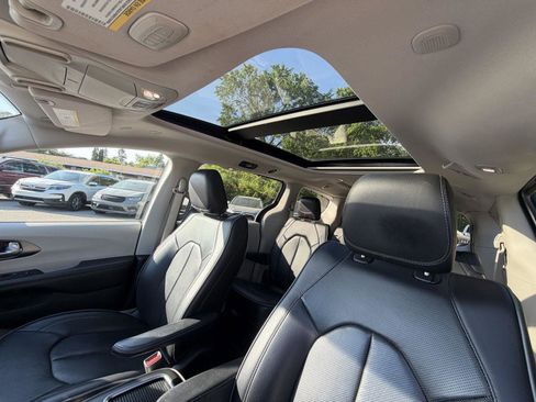 Used 2019 Chrysler Pacifica Limited FWD image 22