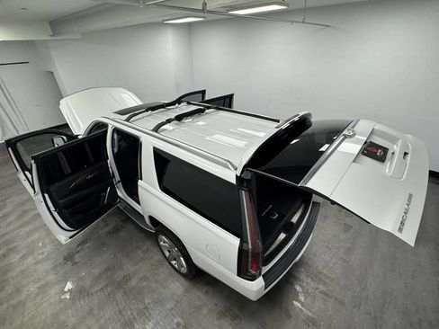 Used 2016 Cadillac Escalade ESV Luxury AWD/4WD image 17