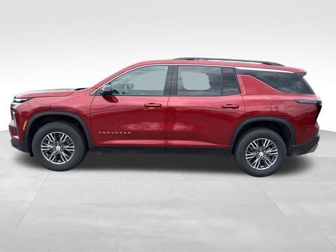 Used 2026 Chevrolet Traverse LT AWD/4WD image 2