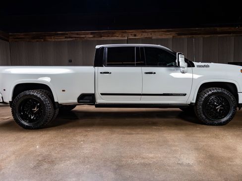 Used 2024 Chevrolet Silverado 3500 High Country w/ Technology Package image 11