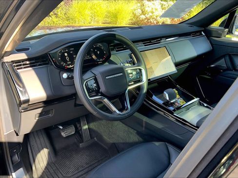 Used 2025 Land Rover Range Rover Sport image 17