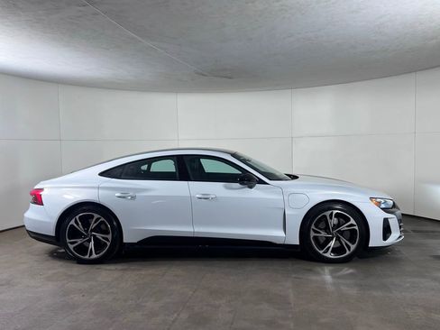 Used 2023 Audi e-tron GT Premium Plus image 9