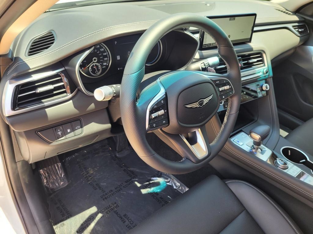 Used 2025 Genesis G70 2.5T RWD image 11