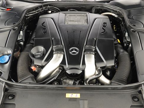 Used 2017 Mercedes-Benz S 550 Sedan w/ Sport Package w/ Sport Package image 84